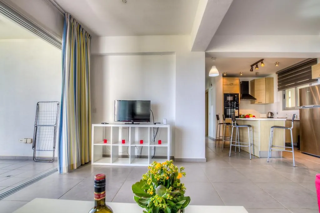 Beachfront Trident Protaras 0*,  Chipre