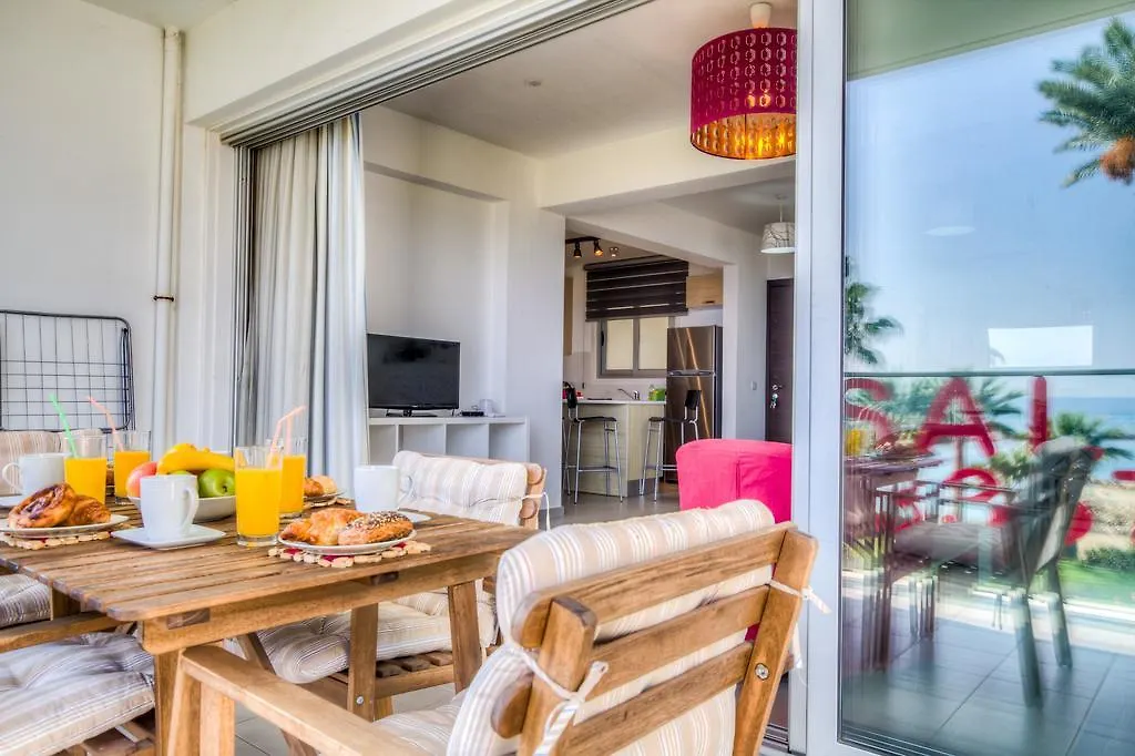Beachfront Trident Protaras Apartamento