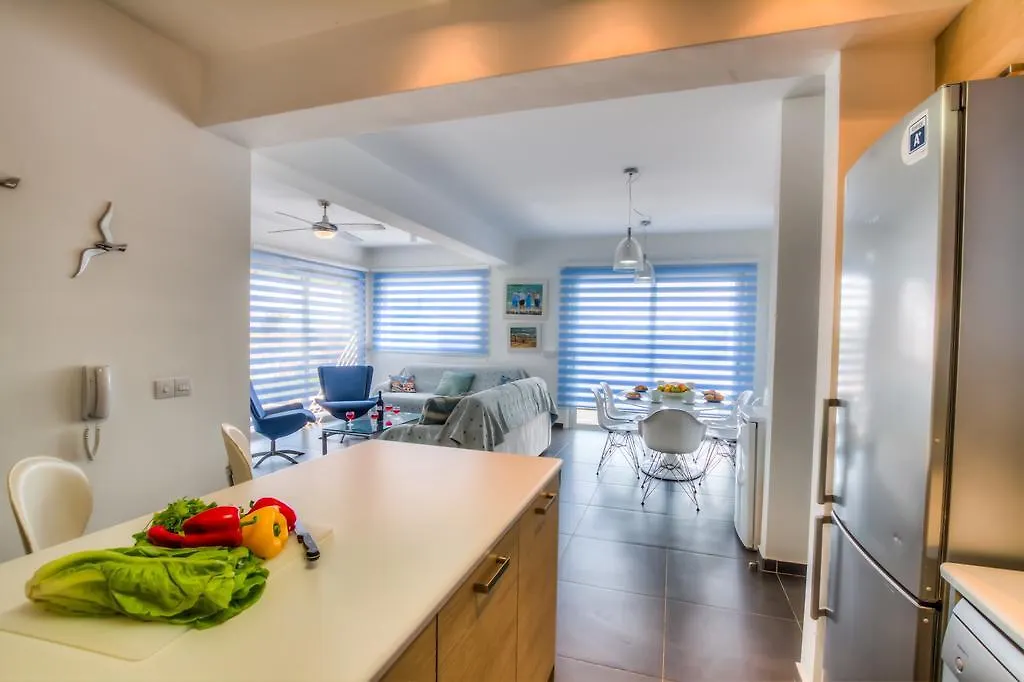 Beachfront Trident Protaras Apartamento