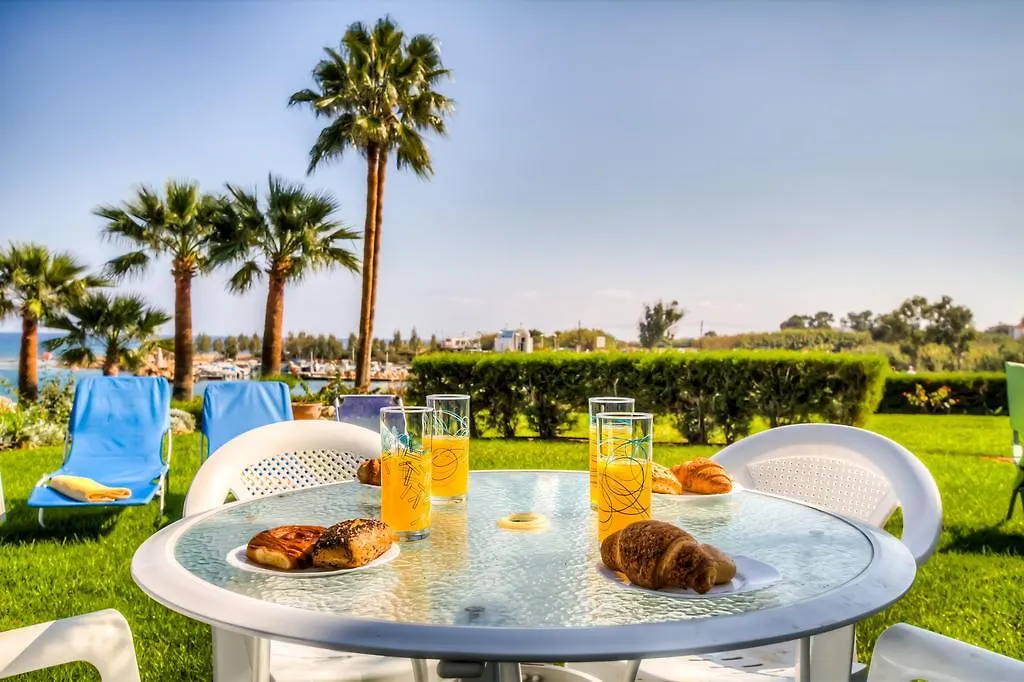 Beachfront Trident Protaras Apartamento