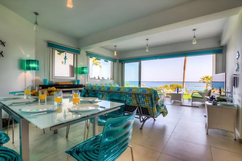Beachfront Trident Protaras 0*,